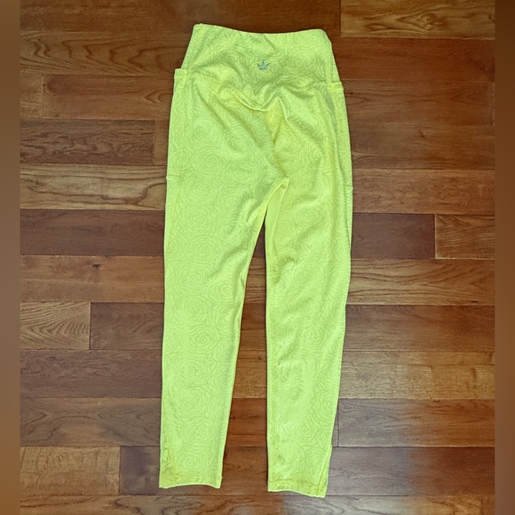 Crowned Athletics Enchanted Rose Athletic Tank and Leggings Size M - Picture 5 of 12